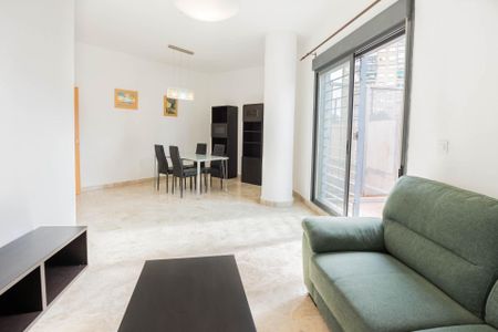 Piso de alquiler en Parque Ayala - Jardín de la Abadía - Huelín - Photo 3