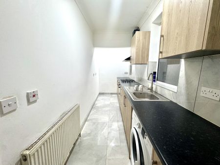 4 Herbert Road, Greater London, UB1 - Photo 3