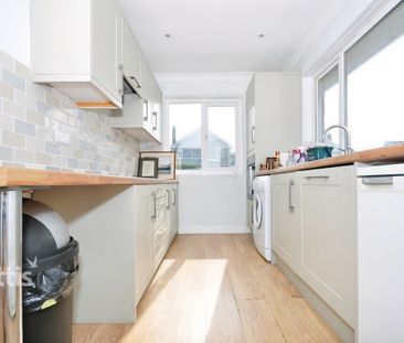 3 bedroom detached bungalow to rent - Photo 2