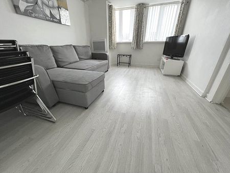 To Let 1 Bed Apartment - Photo 4