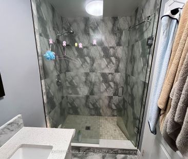 Detached Home For Lease | N8129710 - Photo 2