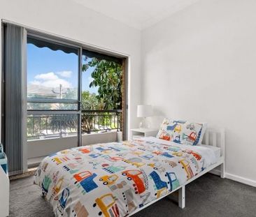 Sun-Filled, Renovated Apartment Just Steps from the Bay - Photo 3