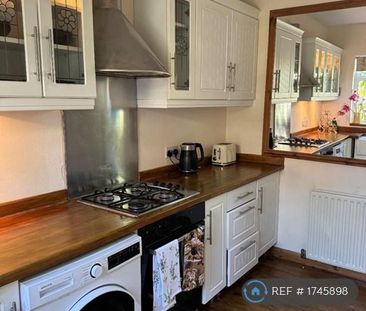 2 bedroom semi-detached house to rent - Photo 6