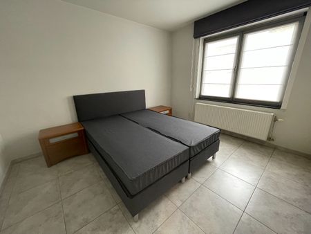 ruim instapklaar twee slaapkamer appartement met groot terras & gelijkvloerse garage - Foto 4