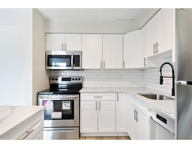 3155 Sandwich Street | 3155 Sandwich Street, Windsor - Photo 1