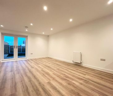 House to Rent: Furlong Way, M6 - Photo 4