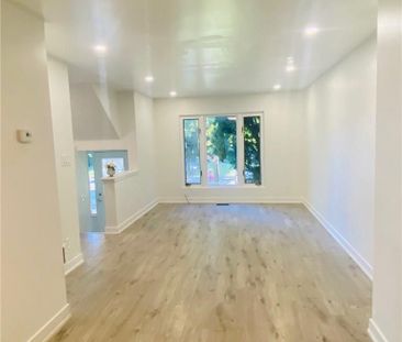 For Lease - 1379 Freeport (Main) Drive, Mississauga, Ontario - Photo 2