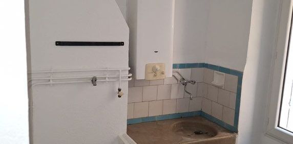 Appartement 1 pièces 29m2 MARSEILLE 1ER 373 euros - Photo 2