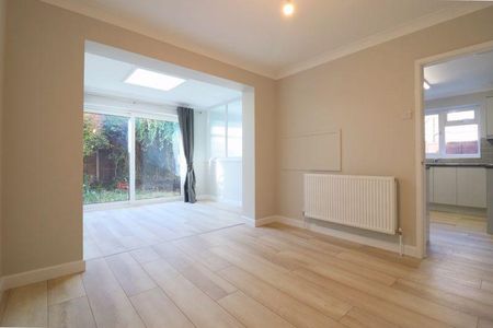 3 bedroom semi-detached house to rent - Photo 3