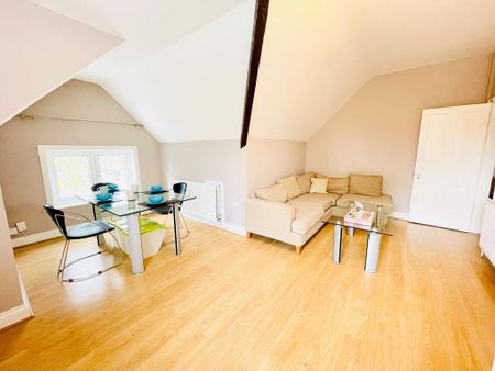 3 bedroom flat to rent - Photo 2