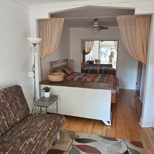 Meublé 41/2 $700,00 mois d'octobre près métro Fabre - Photo 2