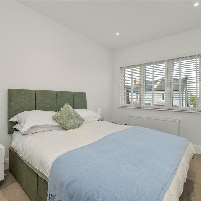 4 bedroom semi-detached house to rent - Photo 1