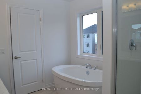 Detached Home For Lease | X8083042 - Photo 2