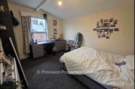 8 Bedroom House Brudenell Road - Photo 2