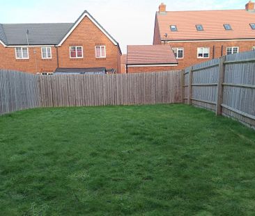 3 bedroom semi-detached house to rent - Photo 3