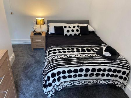 5 bedroom terraced house to rent - Photo 5