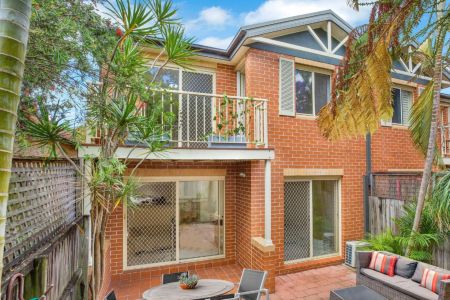 Modern, Stylish Townhouse in a Premier Lilyfield Pocket - Photo 3