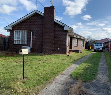 Family Home in Quiet Court - Photo 4