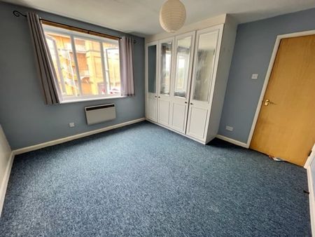 Admiral House - Photo 5