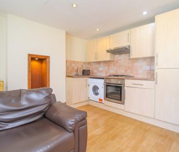 3 bedroom flat to rent - Photo 6