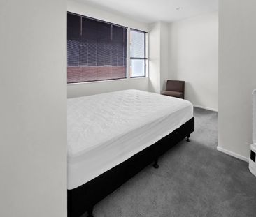 City Centre - 2 Bedroom, 1 bathroom - plus carpark - Photo 2