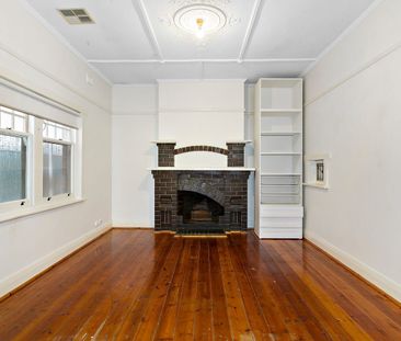 Renovated Four Bedroom Family Home with Pool - Photo 1