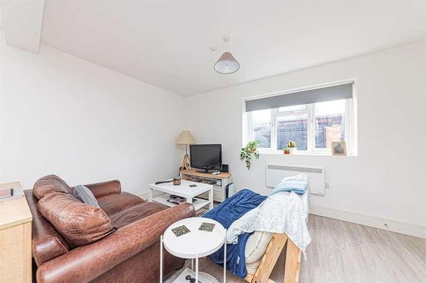 Broad Street Walk, Wokingham, RG40 - Photo 1