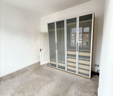 4 bedroom semi-detached house to rent - Photo 3