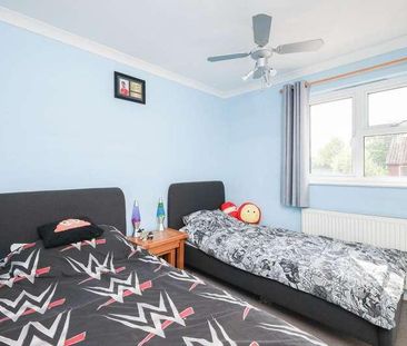 Kingslea, Horsham, RH13 - Photo 4