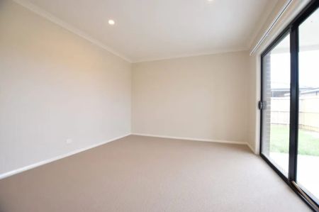 Fabulous 4Br Family Home in Point Cook! - Photo 3