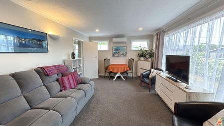 Raumati Beach - 2 Bedrooms - Photo 2