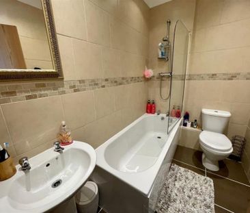 4 Bedroom Detached To Let - Photo 2