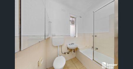 ART DECO DELIGHT | ONE BEDROOM APARTMENT | PERMIT PARKING - Photo 4