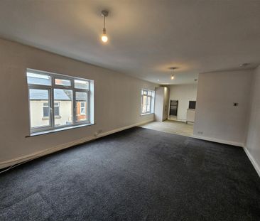 2 bed Flat To Let - Photo 3