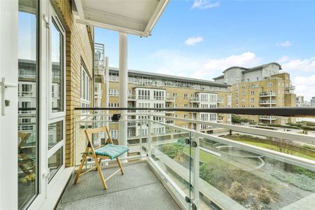 Bright and spacious 2 bedroom apartment to rent in St David's Square. - Photo 3