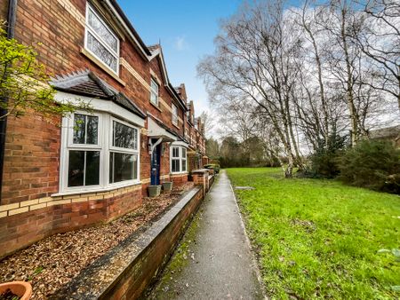 4 bedroom Detached House to let - Photo 4