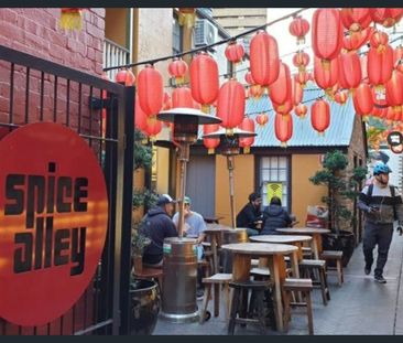 Stunning Designer Home + Study has Privacy & Serenity - Photo 4