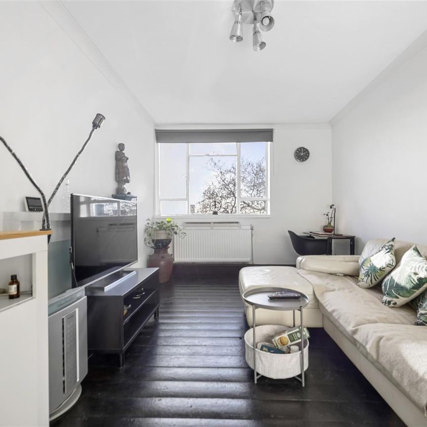 Bevin Court, Islington - Photo 1