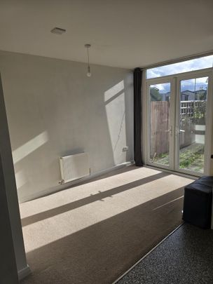 4 bedroom semi-detached house to rent - Photo 1