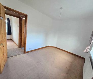 3 bedroom end of terrace house to rent - Photo 3