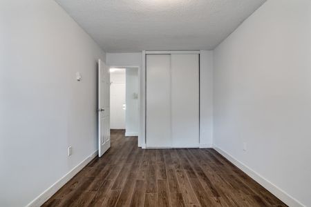 Huntley Apartments - Photo 2