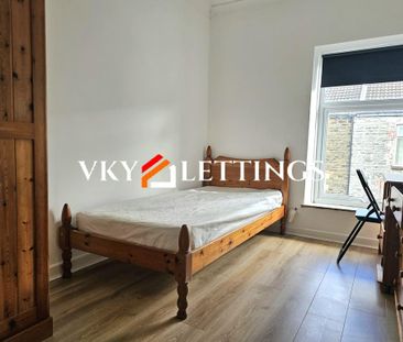 4 bedroom terraced house to rent - Photo 3