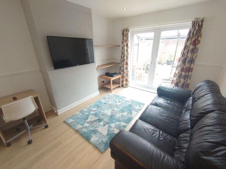 4 bedroom terraced house to rent - Photo 5