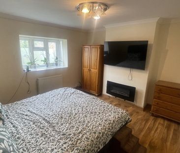Charsley Close, AMERSHAM - Photo 1
