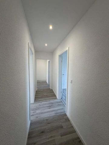 Große 4-Zimmer Wohnung in grüner Umgebung mit Garten und Garage - Photo 5