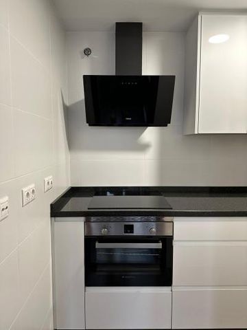 Apartment - Málaga (Teatinos) - Photo 4
