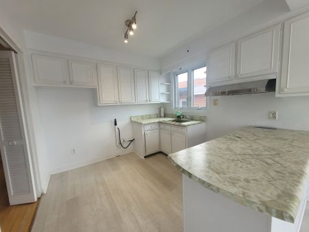 842 Rue Prieur E., Montréal (Ahuntsic-Cartierville), QC H2C - Photo 2