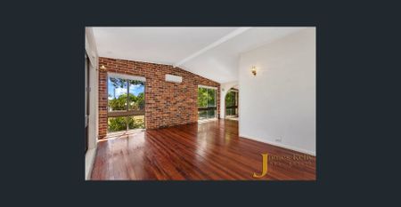 4 Bedroom 2 Bathroom Home! Walking Distance to Kellyville Public School, Bus and Shops!! - Photo 4