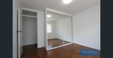 MASSIVE ONE BEDROOM UNIT!! - Photo 4