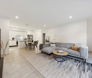 10 Slattery Place, Pakenham VIC 3810 - House For Rent | Domain - Photo 1